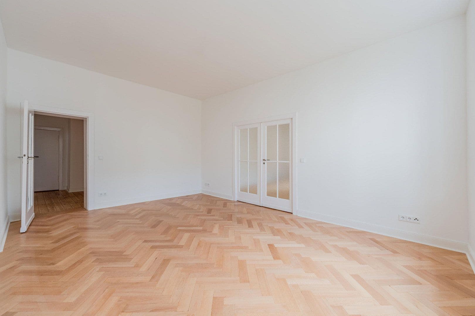 Predaj bytu 4-izbový 148 m², Düsseldorfer Str. 34, Berlin, Berlín Predaj bytu 4-izbový 148 m², Düsseldorfer Str. 34, Berlin, Berlín