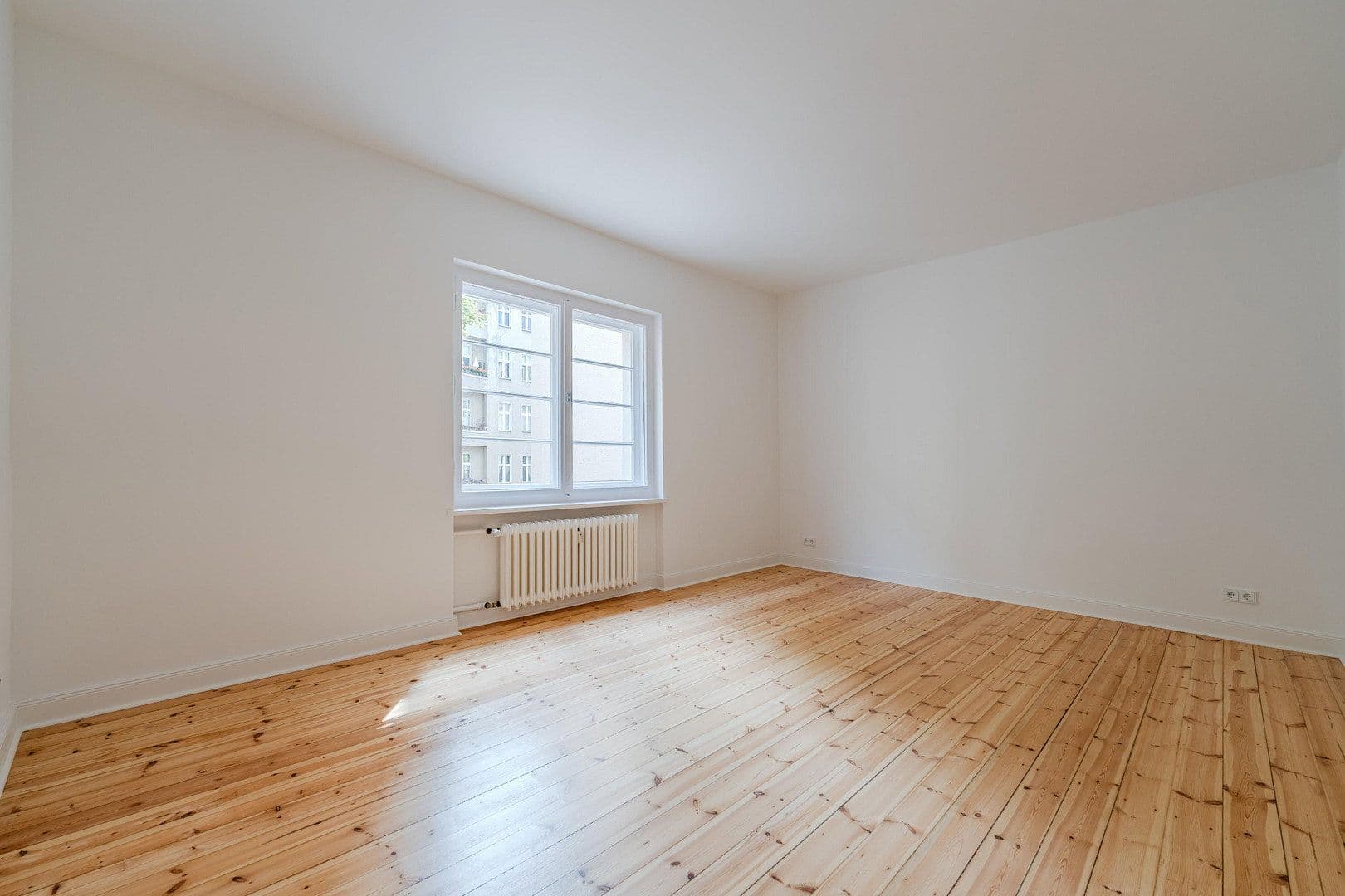 Predaj bytu 4-izbový 148 m², Düsseldorfer Str. 34, Berlin, Berlín Predaj bytu 4-izbový 148 m², Düsseldorfer Str. 34, Berlin, Berlín