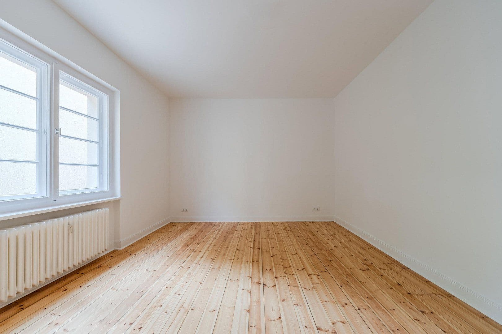 Predaj bytu 4-izbový 148 m², Düsseldorfer Str. 34, Berlin, Berlín Predaj bytu 4-izbový 148 m², Düsseldorfer Str. 34, Berlin, Berlín
