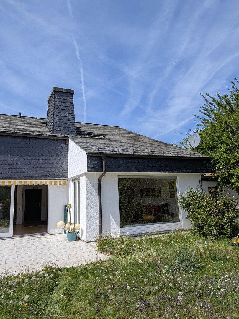 Predaj domu 162 m², pozemek 461 m², Wiesbaden, Hesensko Predaj domu 162 m², pozemek 461 m², Wiesbaden, Hesensko