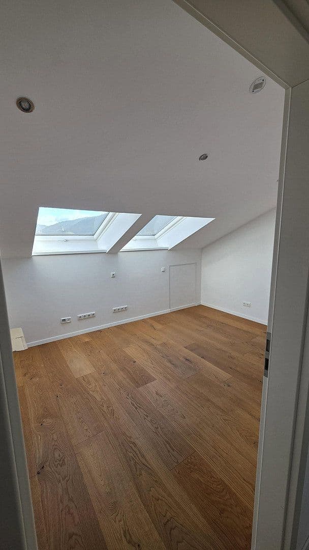 Prenájom bytu 6-izbový 145 m², Brechtelstr. 12, Heidelberg, Bádensko-Wurttembersko Prenájom bytu 6-izbový 145 m², Brechtelstr. 12, Heidelberg, Bádensko-Wurttembersko