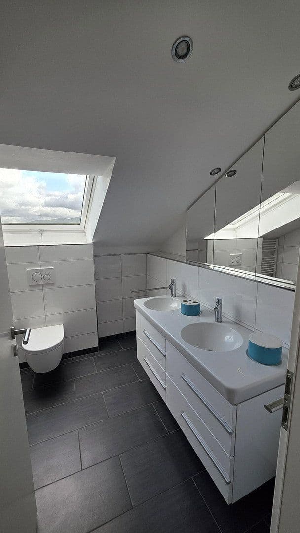 Prenájom bytu 6-izbový 145 m², Brechtelstr. 12, Heidelberg, Bádensko-Wurttembersko Prenájom bytu 6-izbový 145 m², Brechtelstr. 12, Heidelberg, Bádensko-Wurttembersko