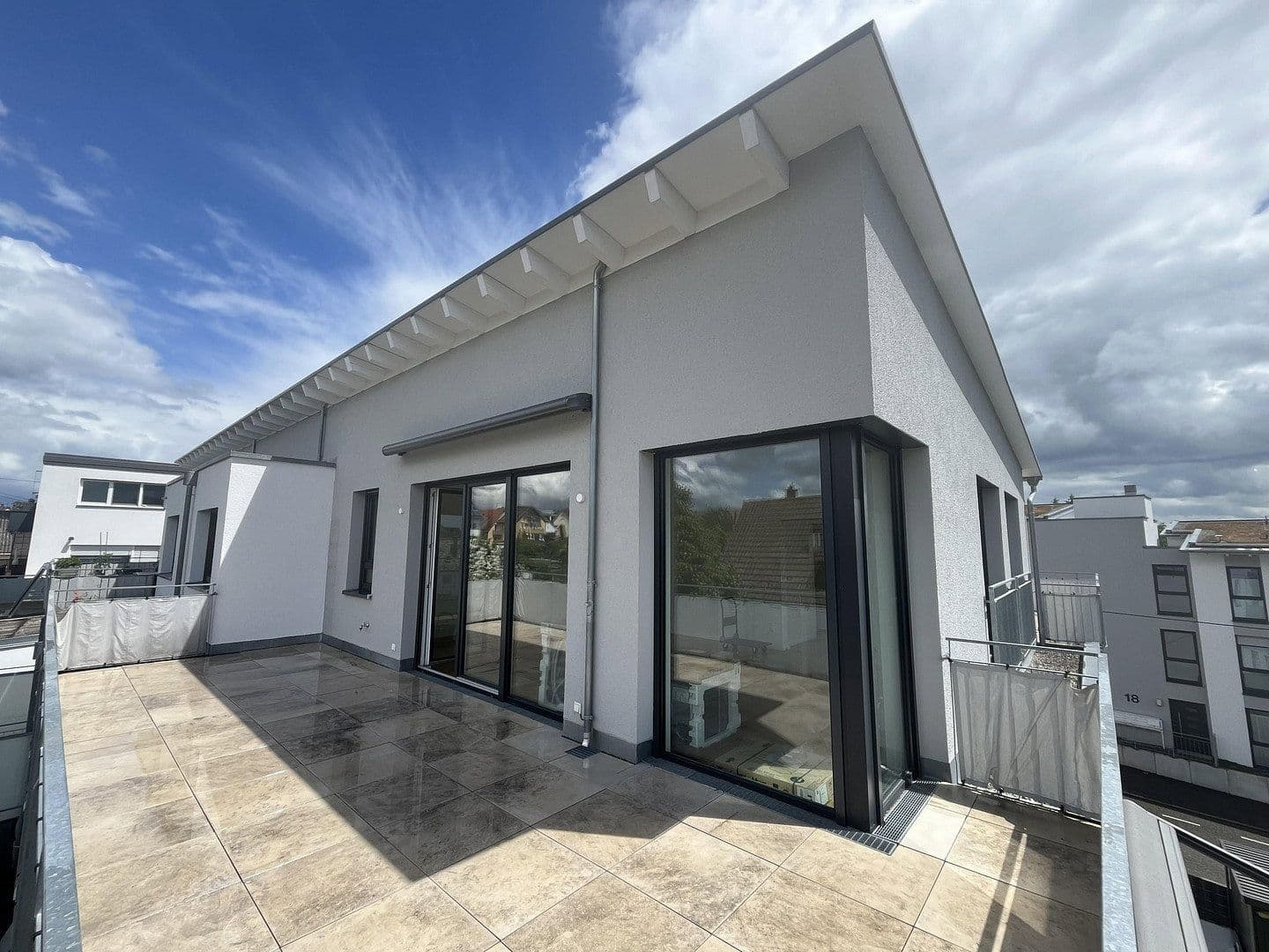 Prenájom bytu 4-izbový 106 m², Filderstadt, Bádensko-Wurttembersko Prenájom bytu 4-izbový 106 m², Filderstadt, Bádensko-Wurttembersko