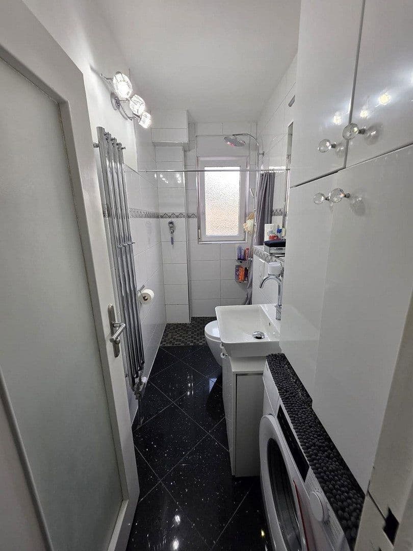 Predaj bytu 4-izbový 75 m², Berlin, Berlín Predaj bytu 4-izbový 75 m², Berlin, Berlín