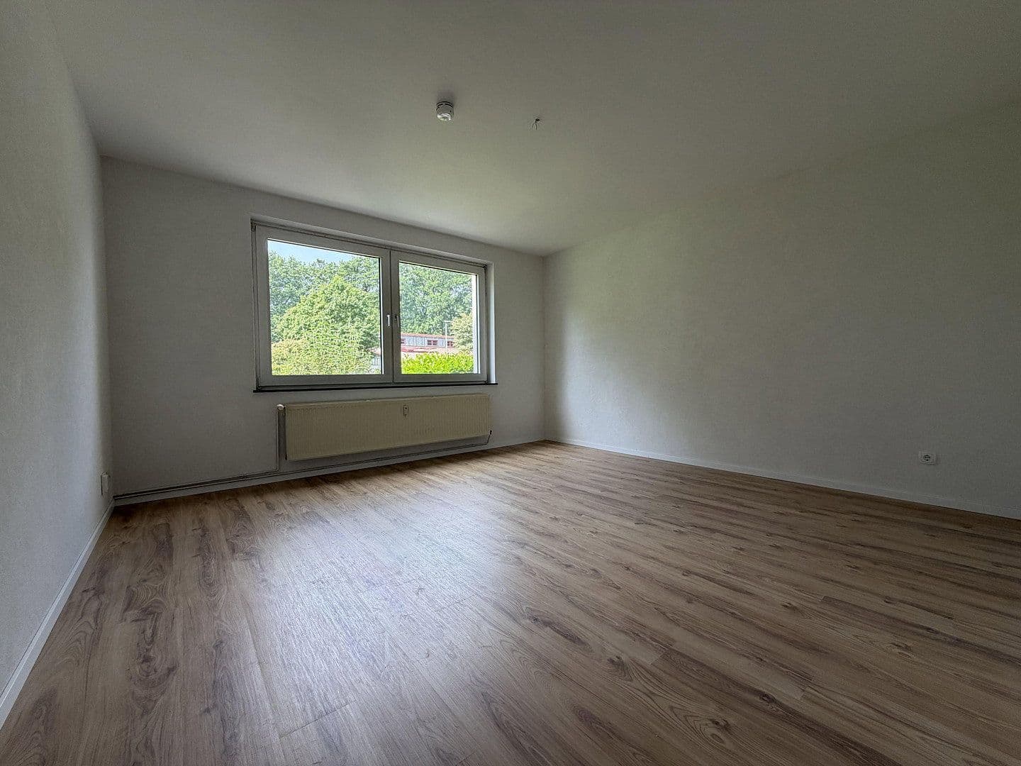 Prenájom bytu 4-izbový 80 m², Nienburg/Weser, Dolné Sasko Prenájom bytu 4-izbový 80 m², Nienburg/Weser, Dolné Sasko
