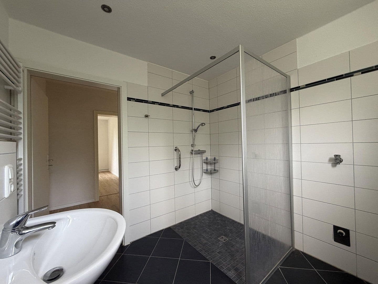Prenájom bytu 4-izbový 80 m², Nienburg/Weser, Dolné Sasko Prenájom bytu 4-izbový 80 m², Nienburg/Weser, Dolné Sasko