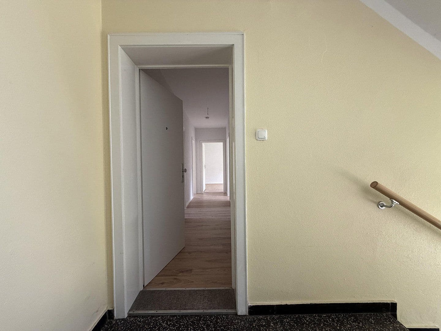 Prenájom bytu 4-izbový 80 m², Nienburg/Weser, Dolné Sasko Prenájom bytu 4-izbový 80 m², Nienburg/Weser, Dolné Sasko