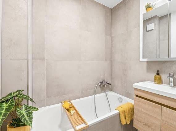 Prenájom bytu 3-izbový 78 m², Obertürkheim, Bádensko-Wurttembersko Prenájom bytu 3-izbový 78 m², Obertürkheim, Bádensko-Wurttembersko