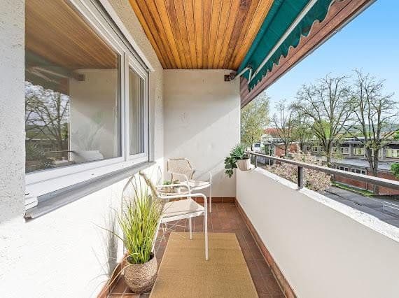 Prenájom bytu 3-izbový 78 m², Obertürkheim, Bádensko-Wurttembersko Prenájom bytu 3-izbový 78 m², Obertürkheim, Bádensko-Wurttembersko