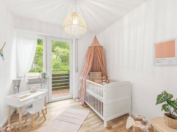 Prenájom bytu 3-izbový 78 m², Obertürkheim, Bádensko-Wurttembersko Prenájom bytu 3-izbový 78 m², Obertürkheim, Bádensko-Wurttembersko