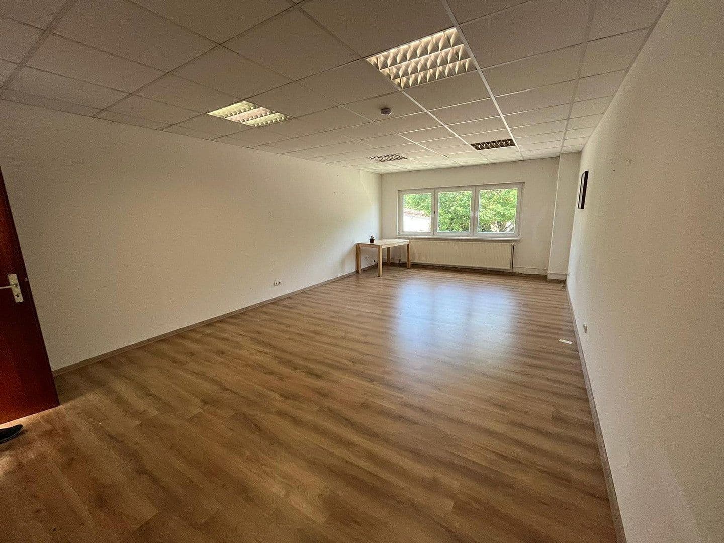Prenájom nebytového priestoru 6.000 m², Beckebohnen 11, Liebenau, Dolné Sasko Prenájom nebytového priestoru 6.000 m², Beckebohnen 11, Liebenau, Dolné Sasko