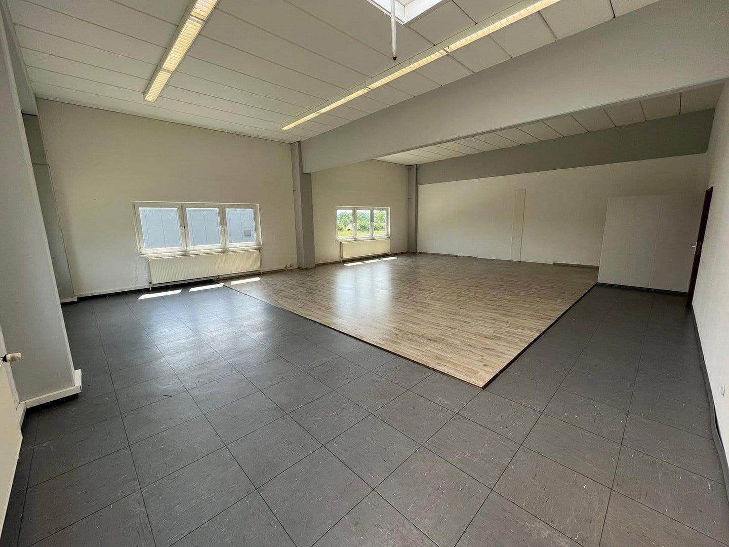 Prenájom nebytového priestoru 6.000 m², Beckebohnen 11, Liebenau, Dolné Sasko Prenájom nebytového priestoru 6.000 m², Beckebohnen 11, Liebenau, Dolné Sasko