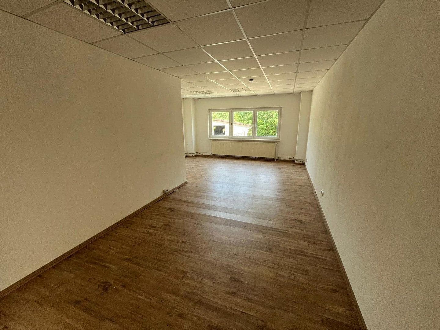 Prenájom nebytového priestoru 6.000 m², Beckebohnen 11, Liebenau, Dolné Sasko Prenájom nebytového priestoru 6.000 m², Beckebohnen 11, Liebenau, Dolné Sasko