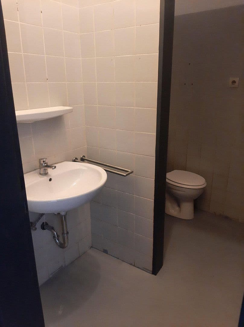 Prenájom nebytového priestoru 350 m², Bochum, Severné Porýnie - Westfálsko Prenájom nebytového priestoru 350 m², Bochum, Severné Porýnie - Westfálsko