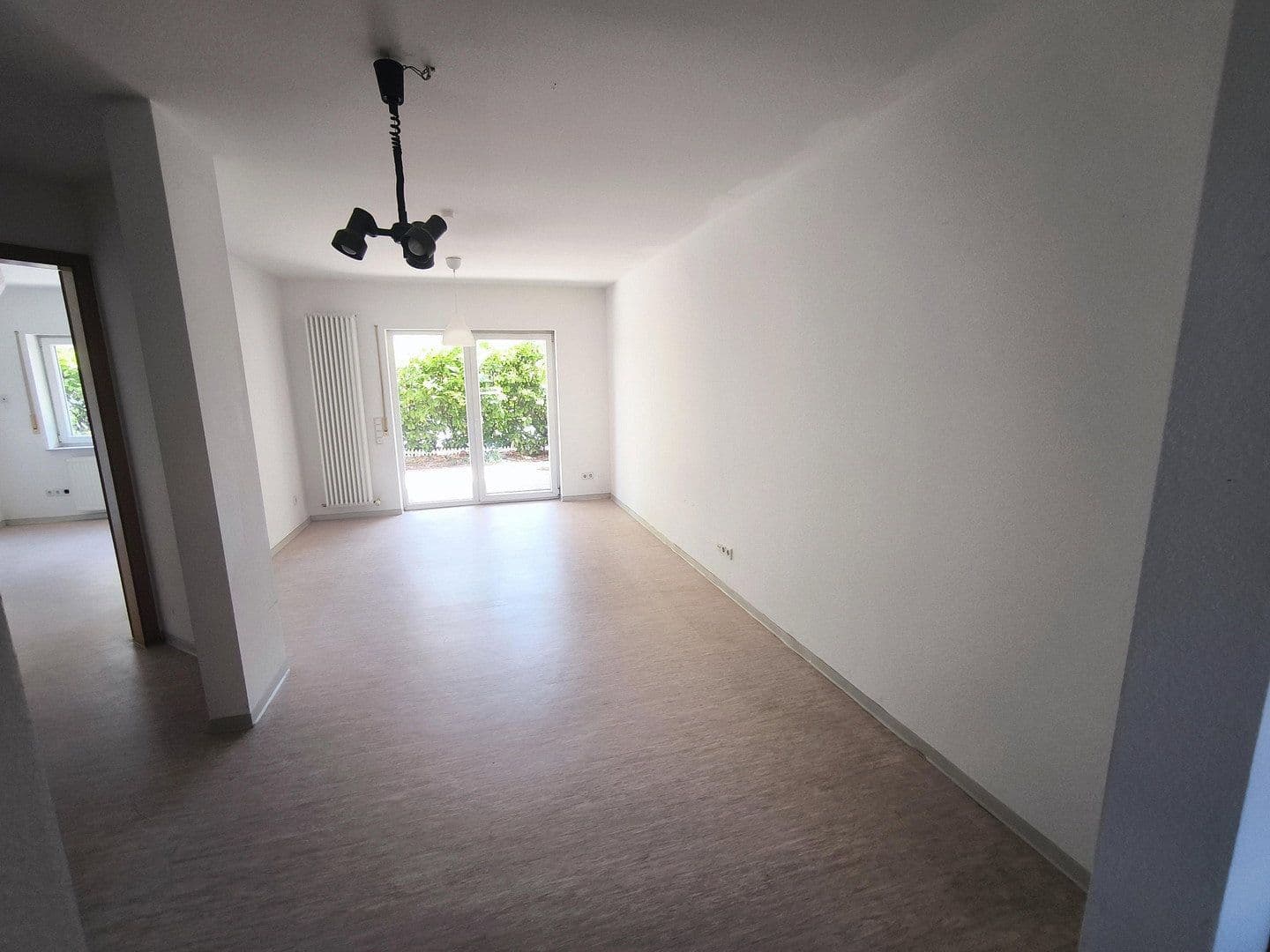 Prenájom bytu 2-izbový 60 m², Altlußheimer Straße 57, Neulußheim, Bádensko-Wurttembersko Prenájom bytu 2-izbový 60 m², Altlußheimer Straße 57, Neulußheim, Bádensko-Wurttembersko