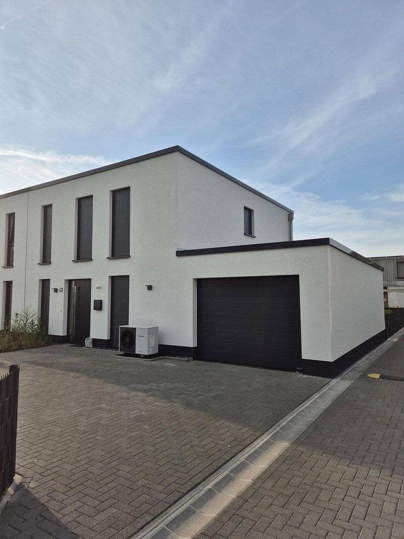 Prenájom domu 130 m², pozemek 400 m², Große Straße 43, Gehrden, Dolné Sasko Prenájom domu 130 m², pozemek 400 m², Große Straße 43, Gehrden, Dolné Sasko