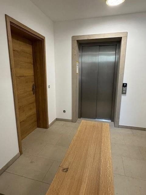 Prenájom bytu 4-izbový 146 m², Dreieich, Hesensko Prenájom bytu 4-izbový 146 m², Dreieich, Hesensko