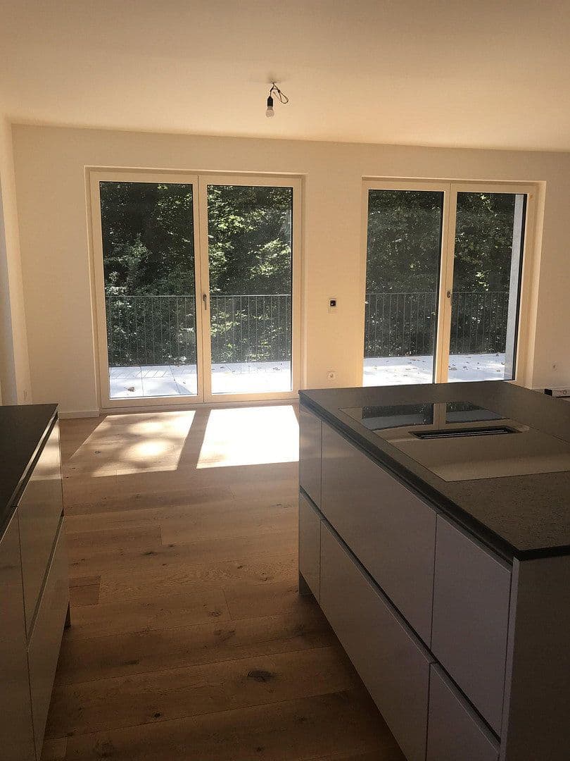 Prenájom bytu 4-izbový 146 m², Dreieich, Hesensko Prenájom bytu 4-izbový 146 m², Dreieich, Hesensko
