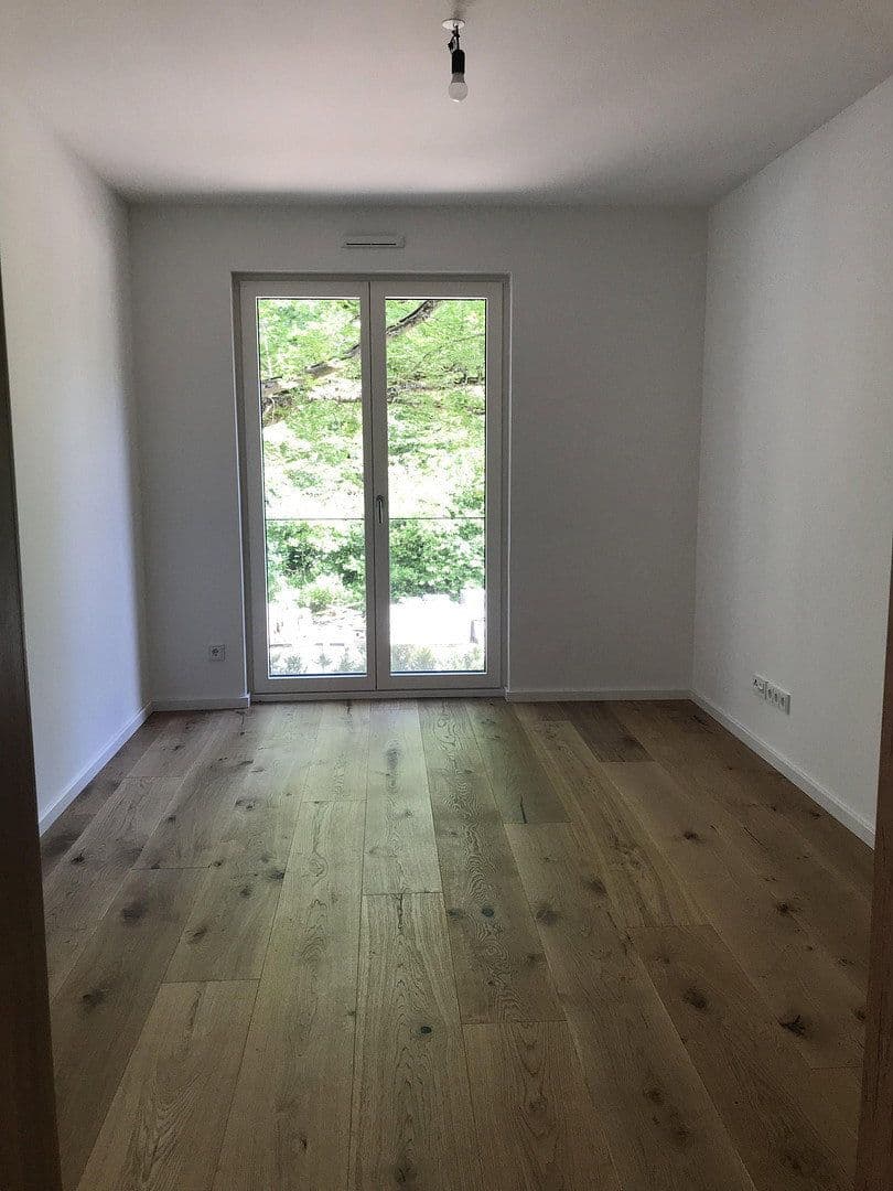 Prenájom bytu 4-izbový 146 m², Dreieich, Hesensko Prenájom bytu 4-izbový 146 m², Dreieich, Hesensko