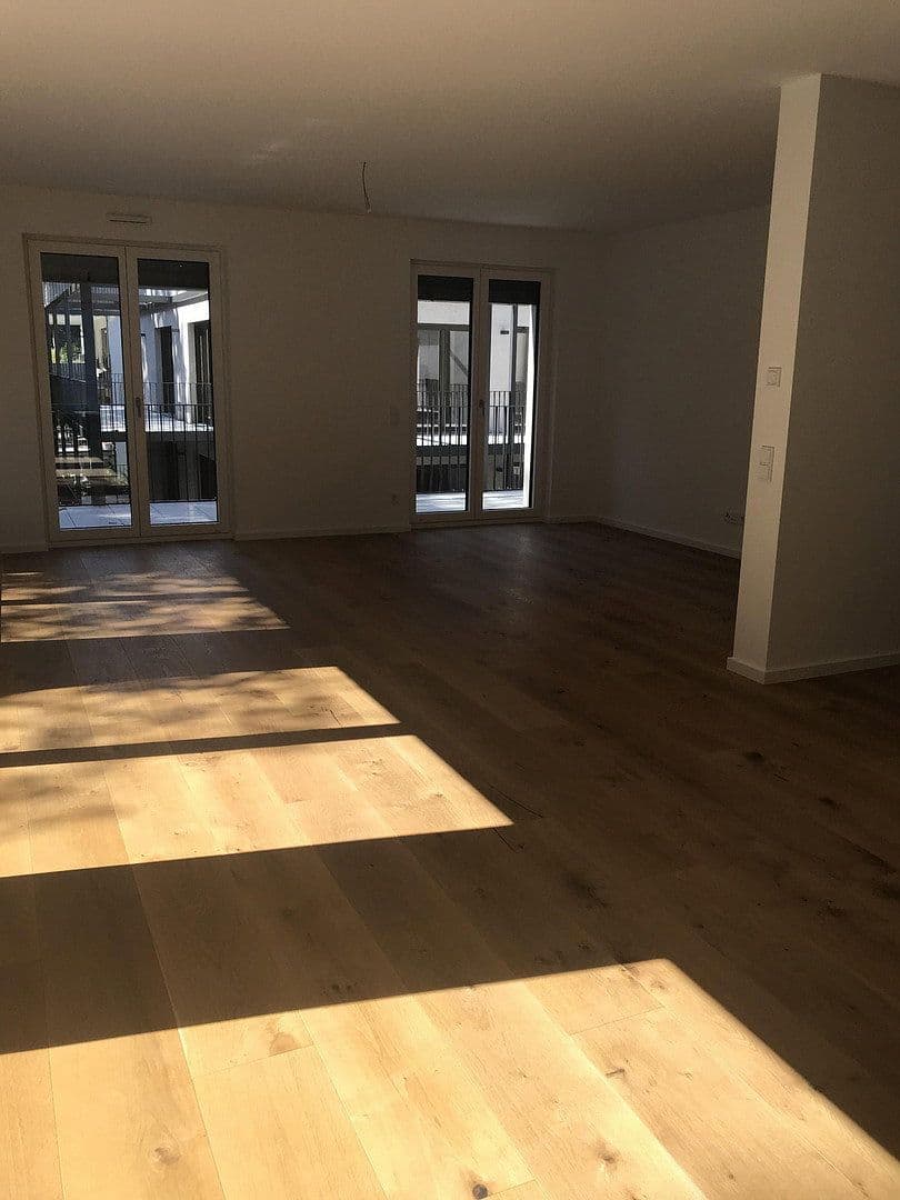 Prenájom bytu 4-izbový 146 m², Dreieich, Hesensko Prenájom bytu 4-izbový 146 m², Dreieich, Hesensko