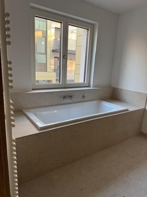 Prenájom bytu 4-izbový 146 m², Dreieich, Hesensko Prenájom bytu 4-izbový 146 m², Dreieich, Hesensko
