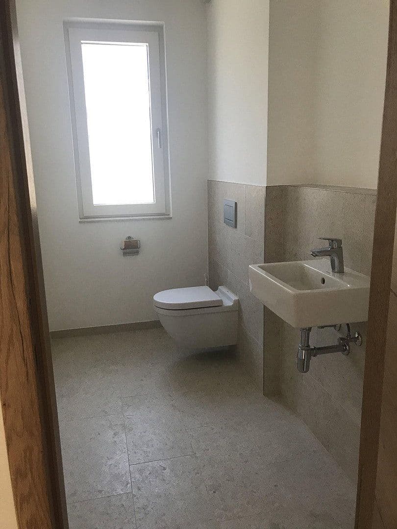 Prenájom bytu 4-izbový 146 m², Dreieich, Hesensko Prenájom bytu 4-izbový 146 m², Dreieich, Hesensko