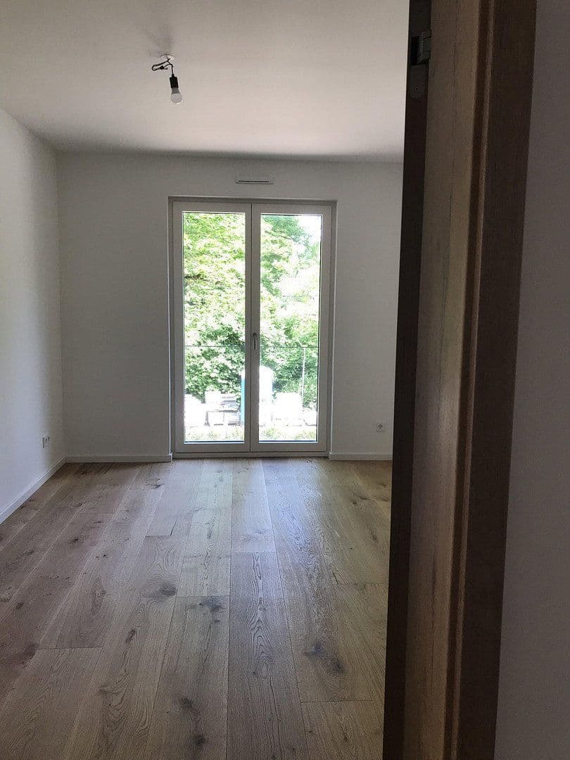 Prenájom bytu 4-izbový 146 m², Dreieich, Hesensko Prenájom bytu 4-izbový 146 m², Dreieich, Hesensko