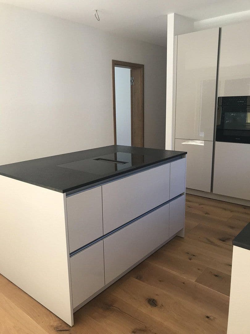 Prenájom bytu 4-izbový 146 m², Dreieich, Hesensko Prenájom bytu 4-izbový 146 m², Dreieich, Hesensko