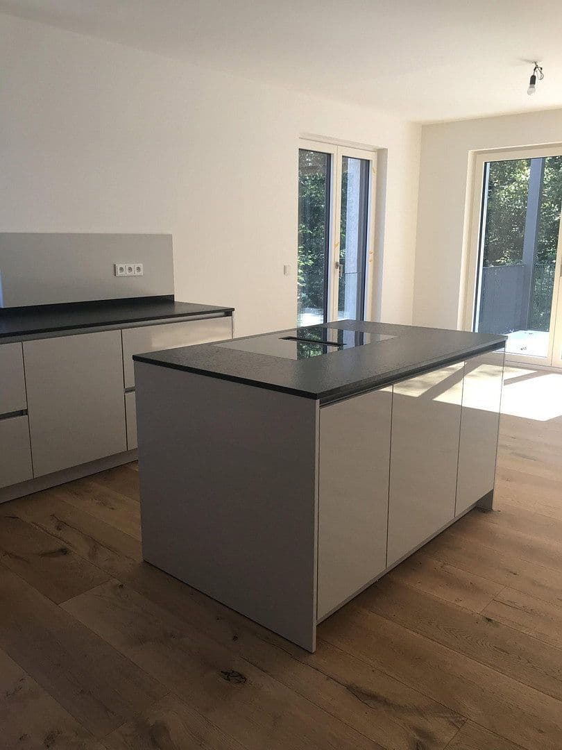 Prenájom bytu 4-izbový 146 m², Dreieich, Hesensko Prenájom bytu 4-izbový 146 m², Dreieich, Hesensko