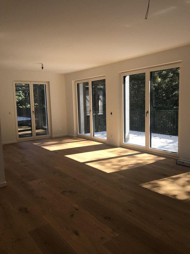 Prenájom bytu 4-izbový 146 m², Dreieich, Hesensko Prenájom bytu 4-izbový 146 m², Dreieich, Hesensko