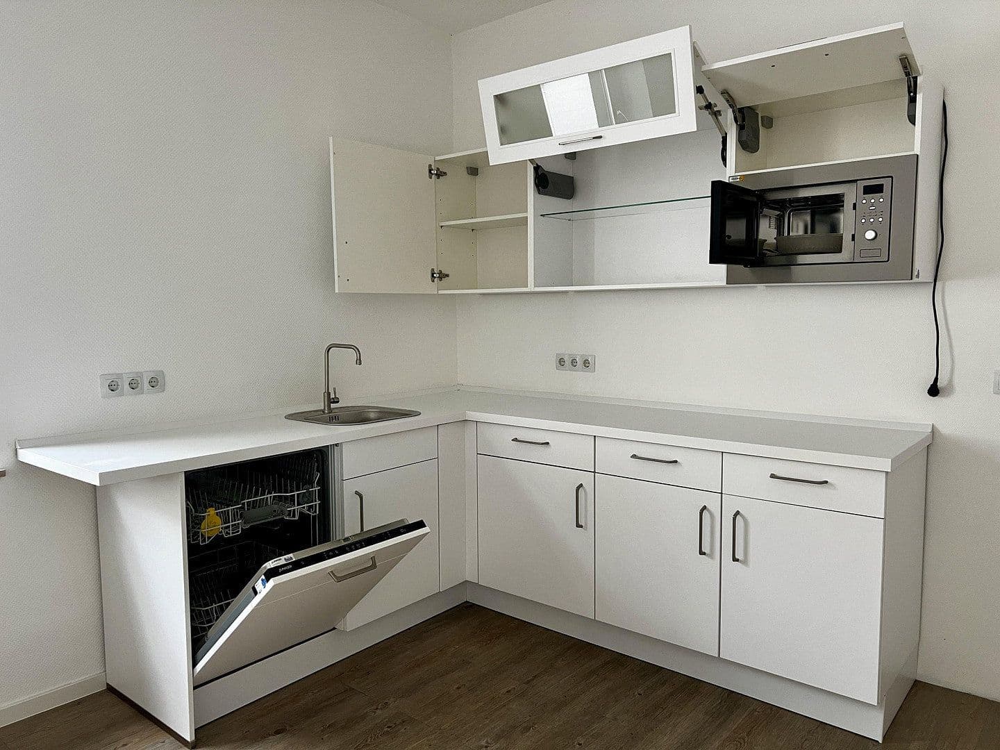 Prenájom bytu 2-izbový 88 m², Hermann-Albertz-Str.188, Oberhausen, Severné Porýnie - Westfálsko Prenájom bytu 2-izbový 88 m², Hermann-Albertz-Str.188, Oberhausen, Severné Porýnie - Westfálsko