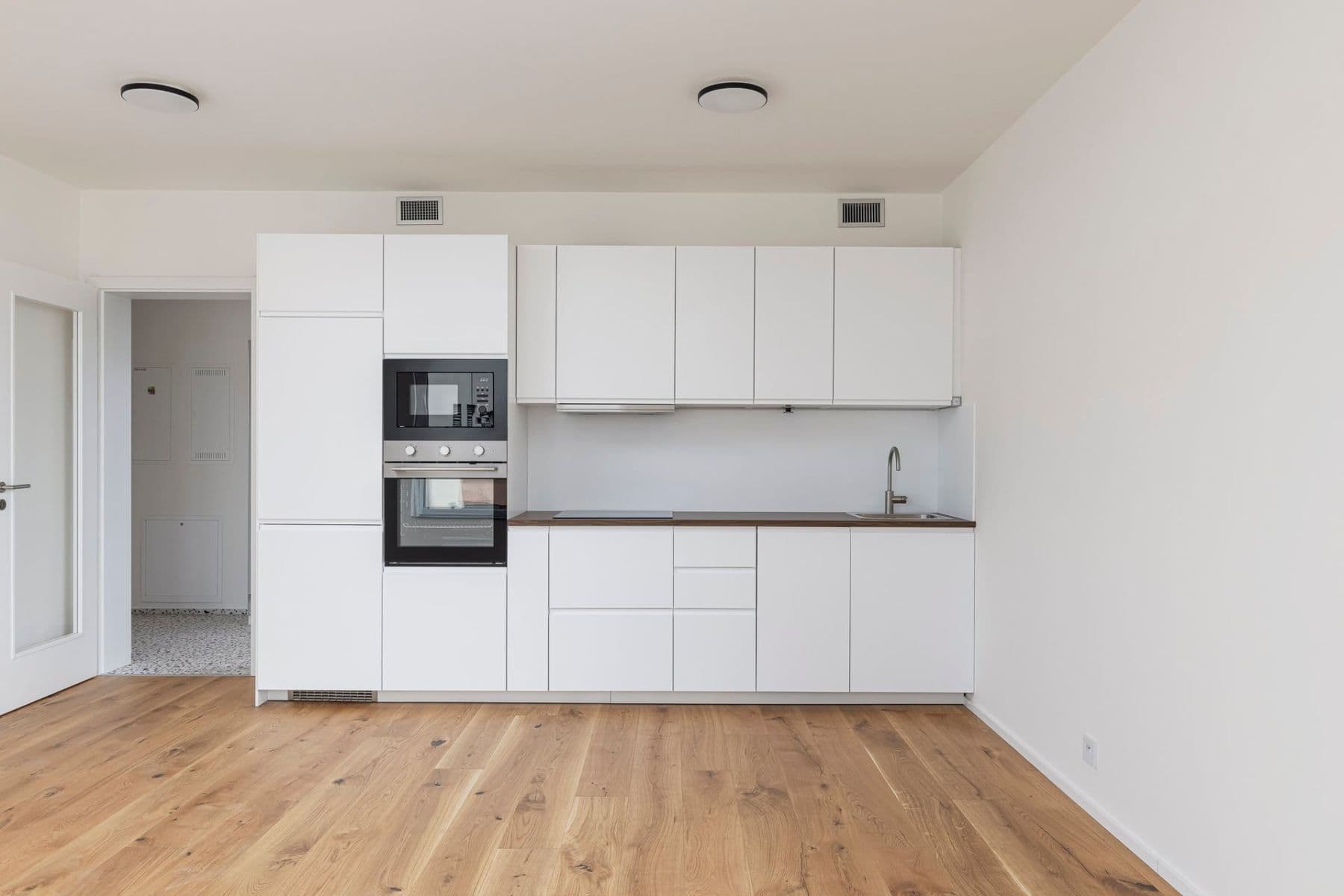 Prenájom bytu 1-izbový 39 m², U Komína, Praha, Praha Prenájom bytu 1-izbový 39 m², U Komína, Praha, Praha