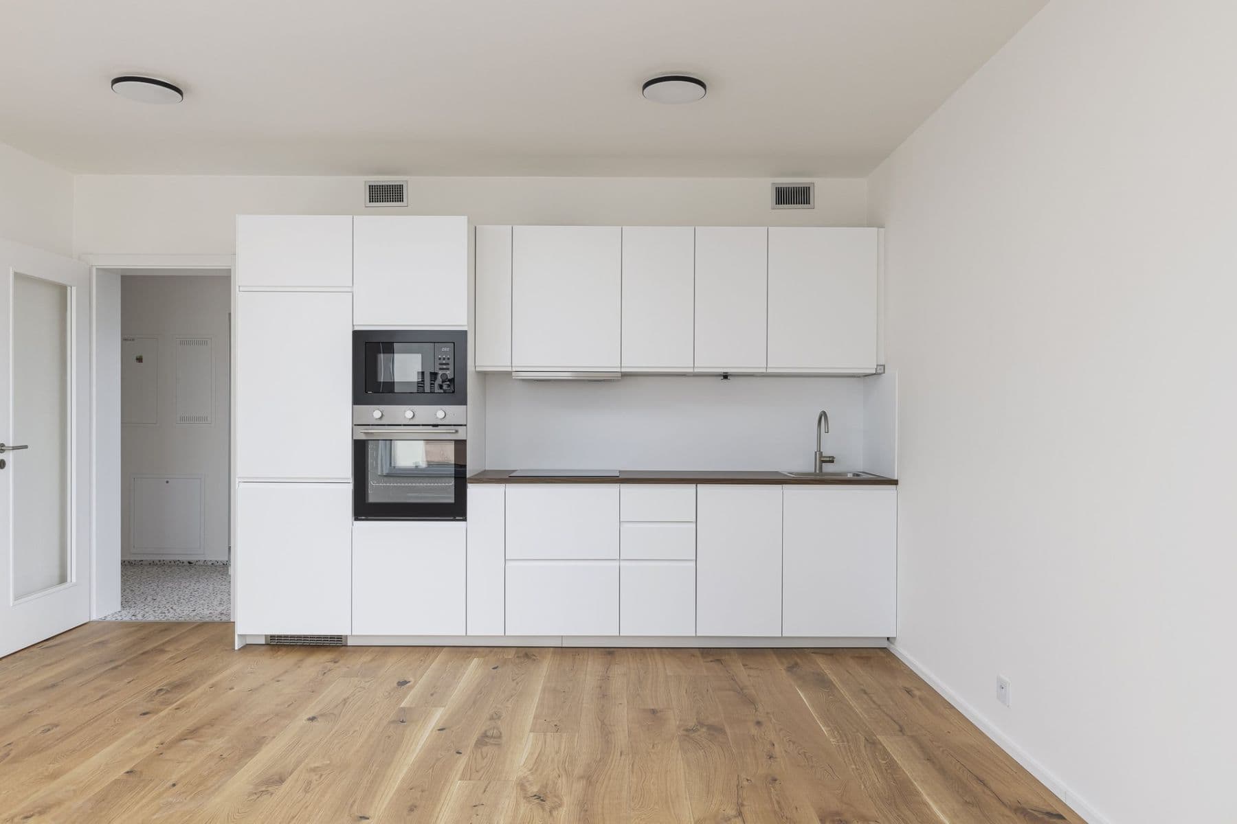 Prenájom bytu 1-izbový 39 m², U Komína, Praha, Praha Prenájom bytu 1-izbový 39 m², U Komína, Praha, Praha