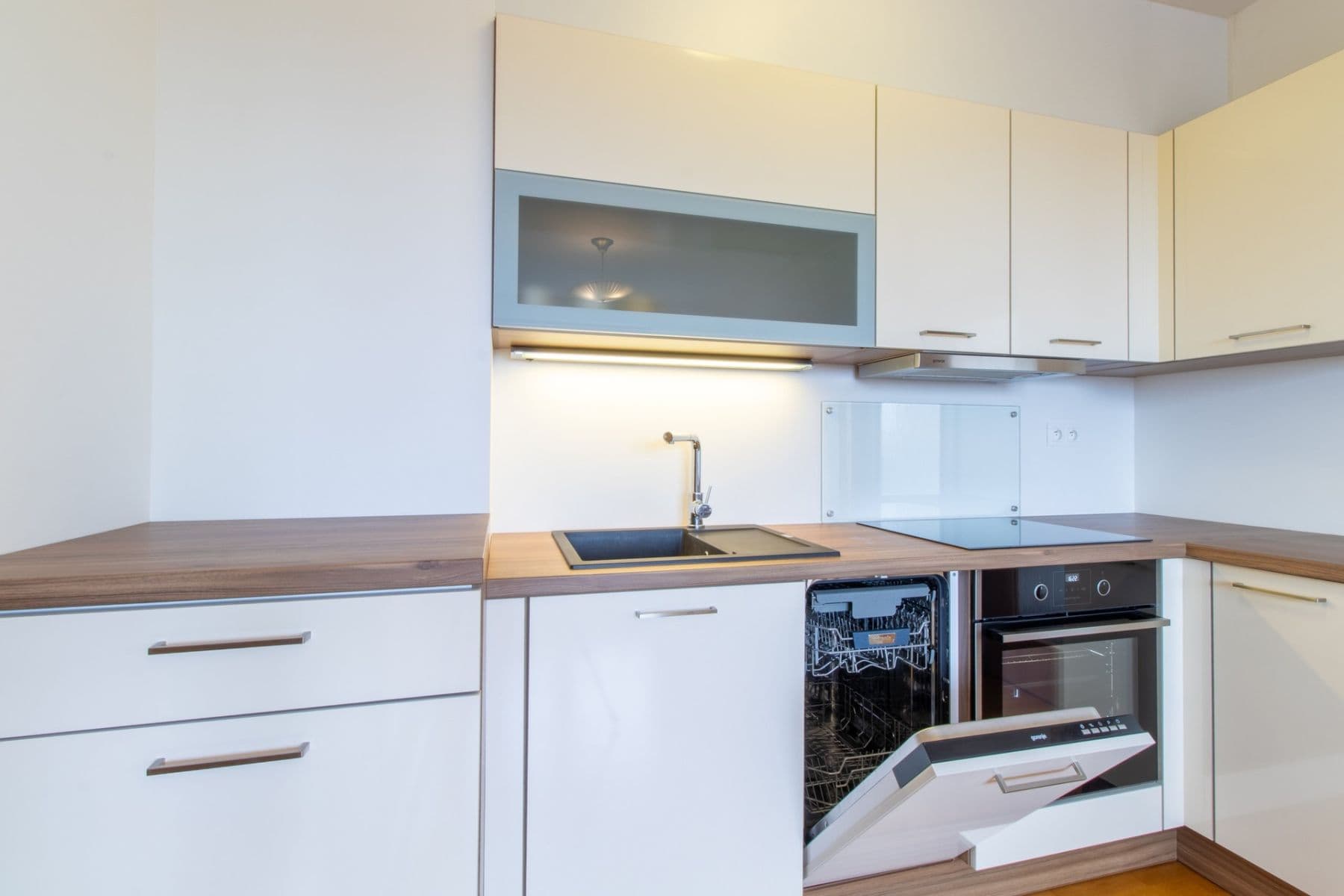 Prenájom bytu 2-izbový 43 m², Na výspě, Praha, Praha Prenájom bytu 2-izbový 43 m², Na výspě, Praha, Praha