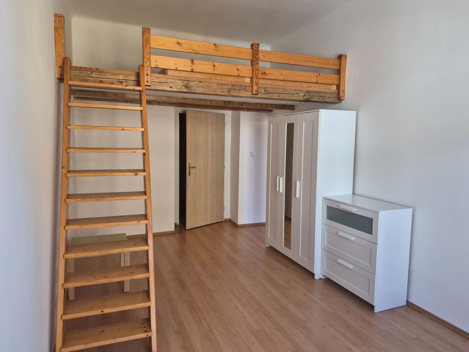 Prenájom bytu 2-izbový 48 m², Boleslavova, Praha, Praha Prenájom bytu 2-izbový 48 m², Boleslavova, Praha, Praha