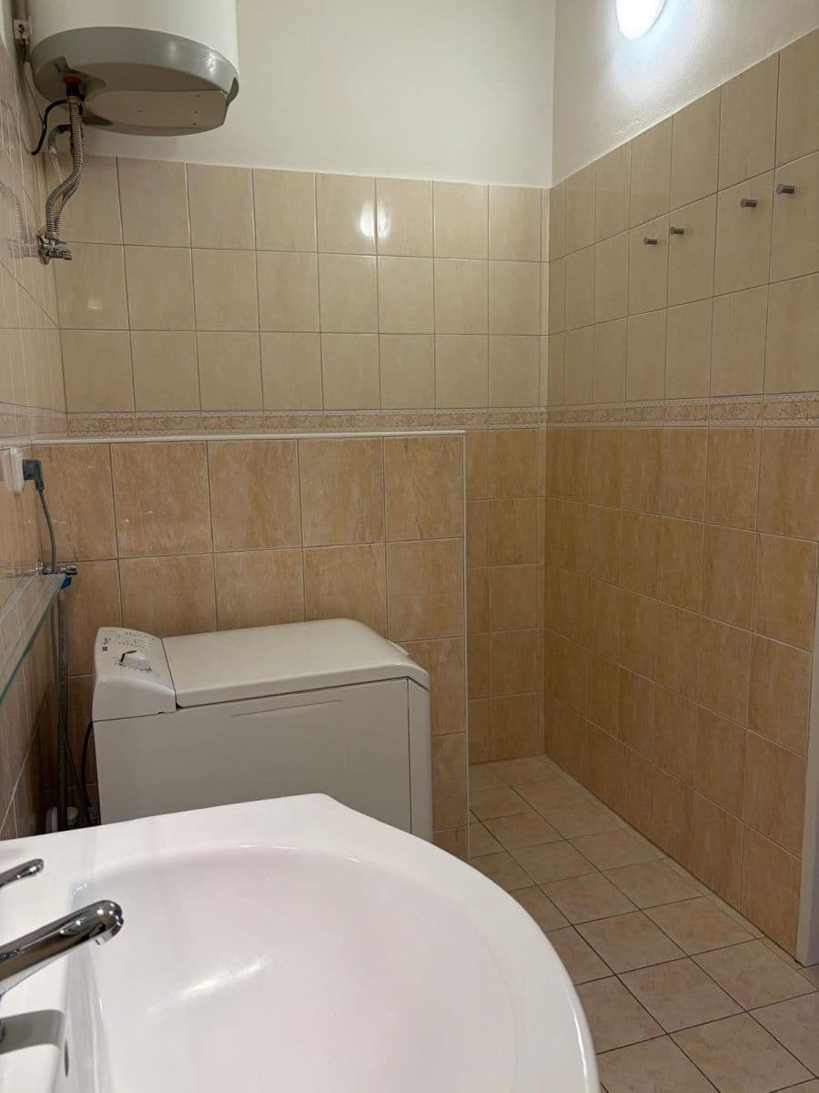 Prenájom bytu 2-izbový 48 m², Boleslavova, Praha, Praha Prenájom bytu 2-izbový 48 m², Boleslavova, Praha, Praha