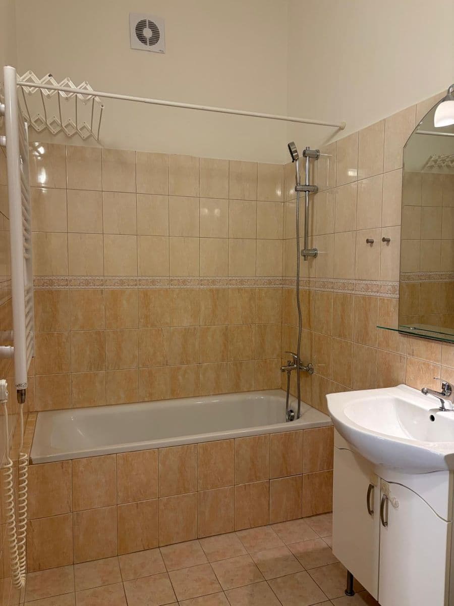 Prenájom bytu 2-izbový 48 m², Boleslavova, Praha, Praha Prenájom bytu 2-izbový 48 m², Boleslavova, Praha, Praha