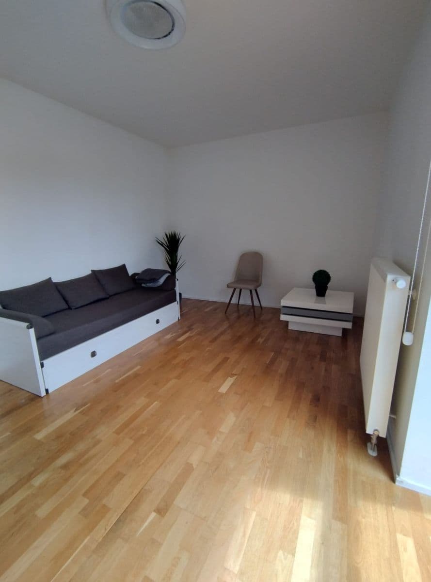 Prenájom bytu 2-izbový 43 m², Na Radouči, Mladá Boleslav, Středočeský kraj Prenájom bytu 2-izbový 43 m², Na Radouči, Mladá Boleslav, Středočeský kraj