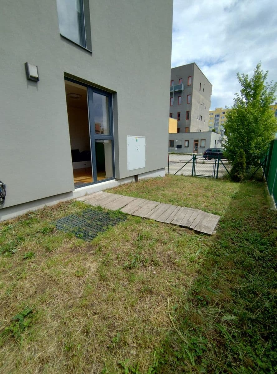 Prenájom bytu 2-izbový 43 m², Na Radouči, Mladá Boleslav, Středočeský kraj Prenájom bytu 2-izbový 43 m², Na Radouči, Mladá Boleslav, Středočeský kraj