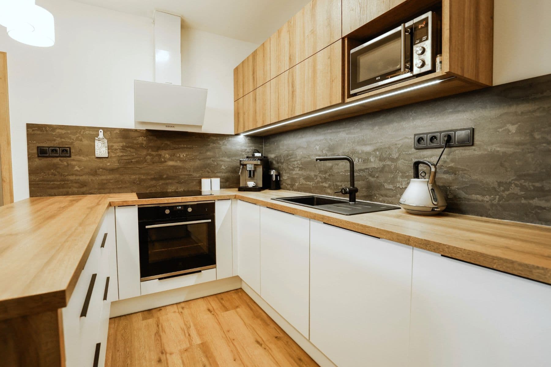 Predaj bytu 3-izbový 101 m², Adamovská, Trutnov, Královéhradecký kraj Predaj bytu 3-izbový 101 m², Adamovská, Trutnov, Královéhradecký kraj