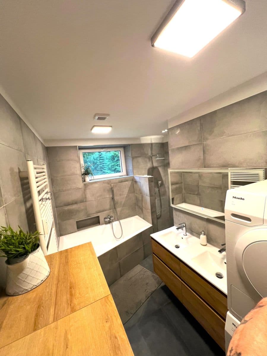 Predaj bytu 3-izbový 101 m², Adamovská, Trutnov, Královéhradecký kraj Predaj bytu 3-izbový 101 m², Adamovská, Trutnov, Královéhradecký kraj