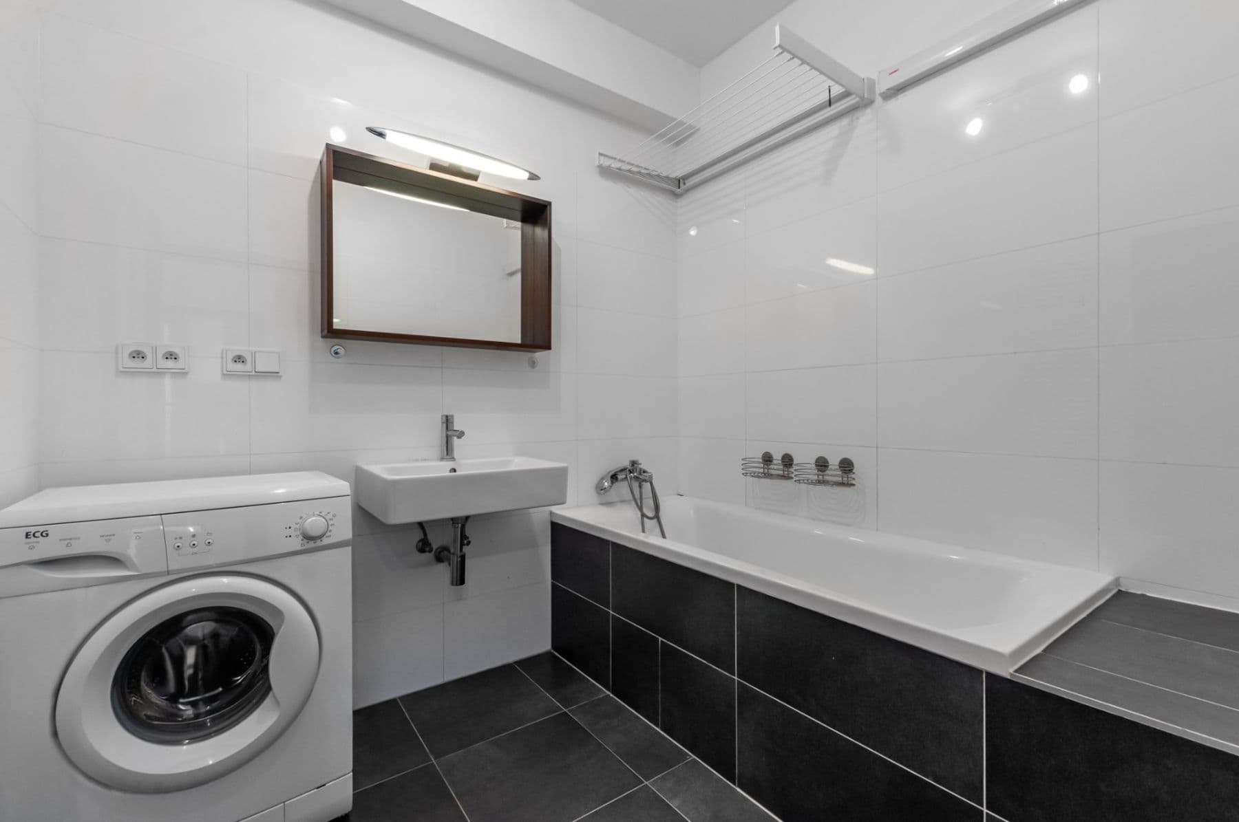 Prenájom bytu 2-izbový 55 m², Počernická, Praha, Praha Prenájom bytu 2-izbový 55 m², Počernická, Praha, Praha