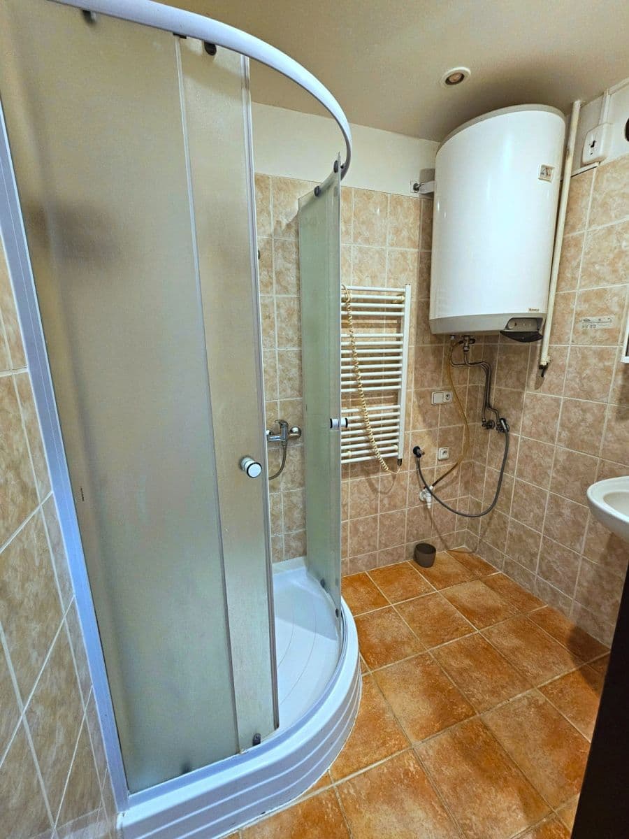 Prenájom bytu 1-izbový 40 m², Karáskovo náměstí, Brno, Jihomoravský kraj Prenájom bytu 1-izbový 40 m², Karáskovo náměstí, Brno, Jihomoravský kraj