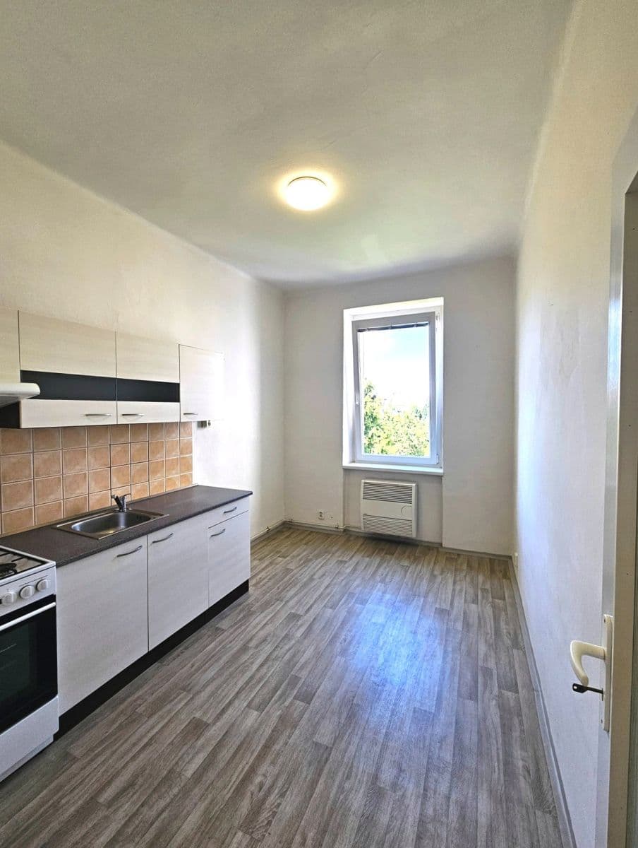 Prenájom bytu 1-izbový 40 m², Karáskovo náměstí, Brno, Jihomoravský kraj Prenájom bytu 1-izbový 40 m², Karáskovo náměstí, Brno, Jihomoravský kraj