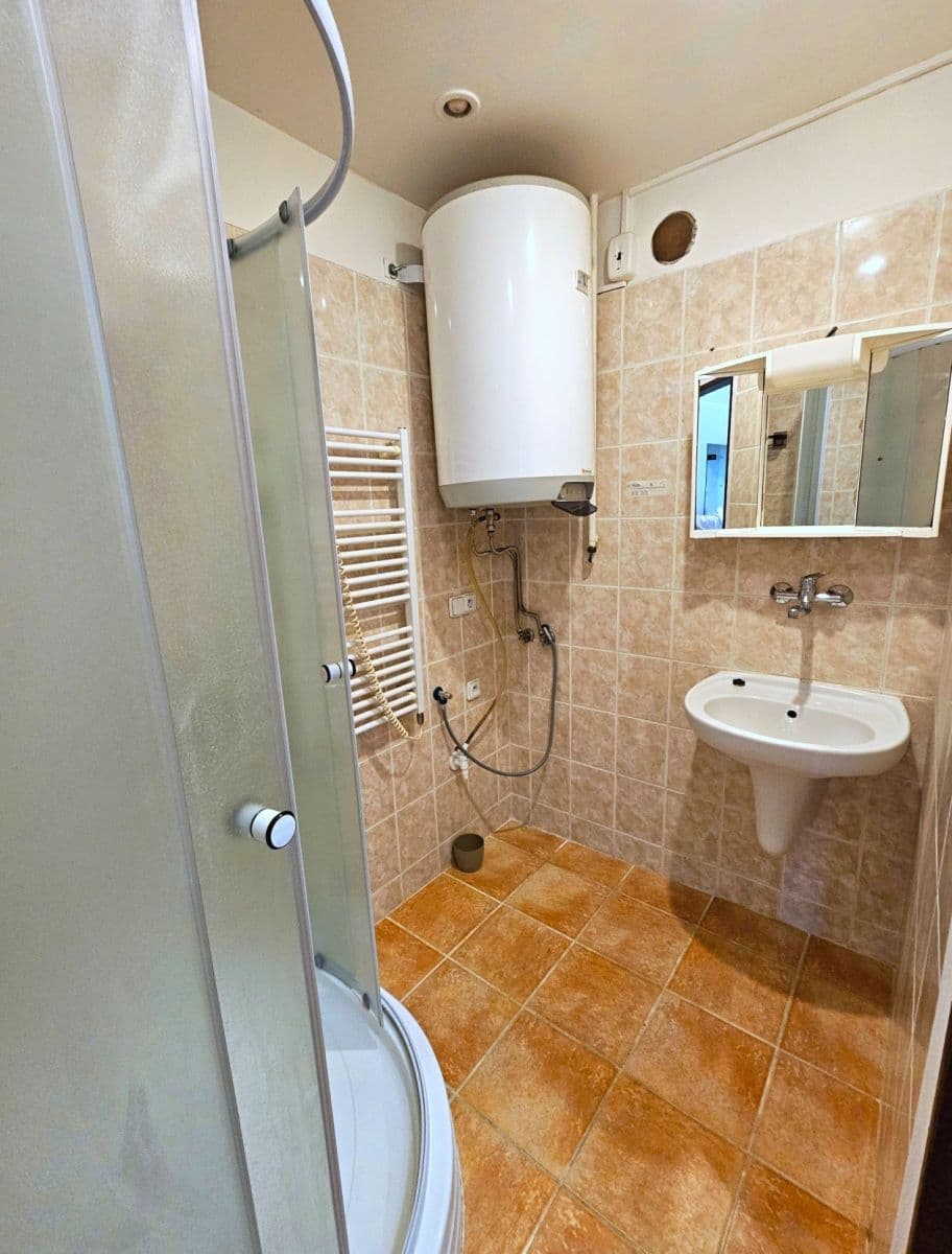 Prenájom bytu 1-izbový 40 m², Karáskovo náměstí, Brno, Jihomoravský kraj Prenájom bytu 1-izbový 40 m², Karáskovo náměstí, Brno, Jihomoravský kraj