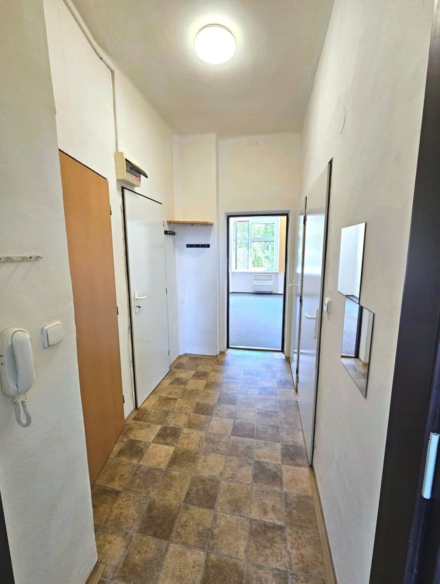 Prenájom bytu 1-izbový 40 m², Karáskovo náměstí, Brno, Jihomoravský kraj Prenájom bytu 1-izbový 40 m², Karáskovo náměstí, Brno, Jihomoravský kraj