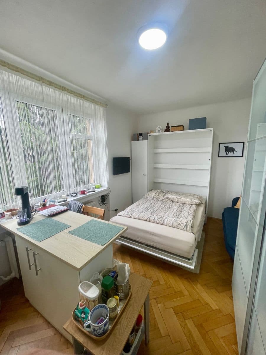 Prenájom bytu 1-izbový 24 m², náměstí Hrdinů, Praha, Praha Prenájom bytu 1-izbový 24 m², náměstí Hrdinů, Praha, Praha