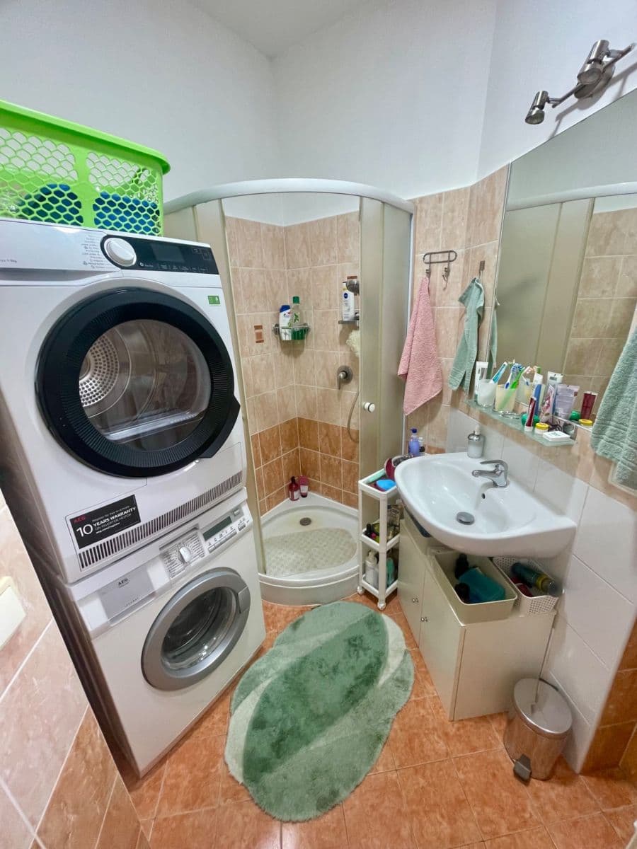 Prenájom bytu 1-izbový 24 m², náměstí Hrdinů, Praha, Praha Prenájom bytu 1-izbový 24 m², náměstí Hrdinů, Praha, Praha