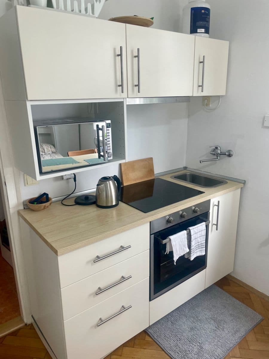 Prenájom bytu 1-izbový 24 m², náměstí Hrdinů, Praha, Praha Prenájom bytu 1-izbový 24 m², náměstí Hrdinů, Praha, Praha
