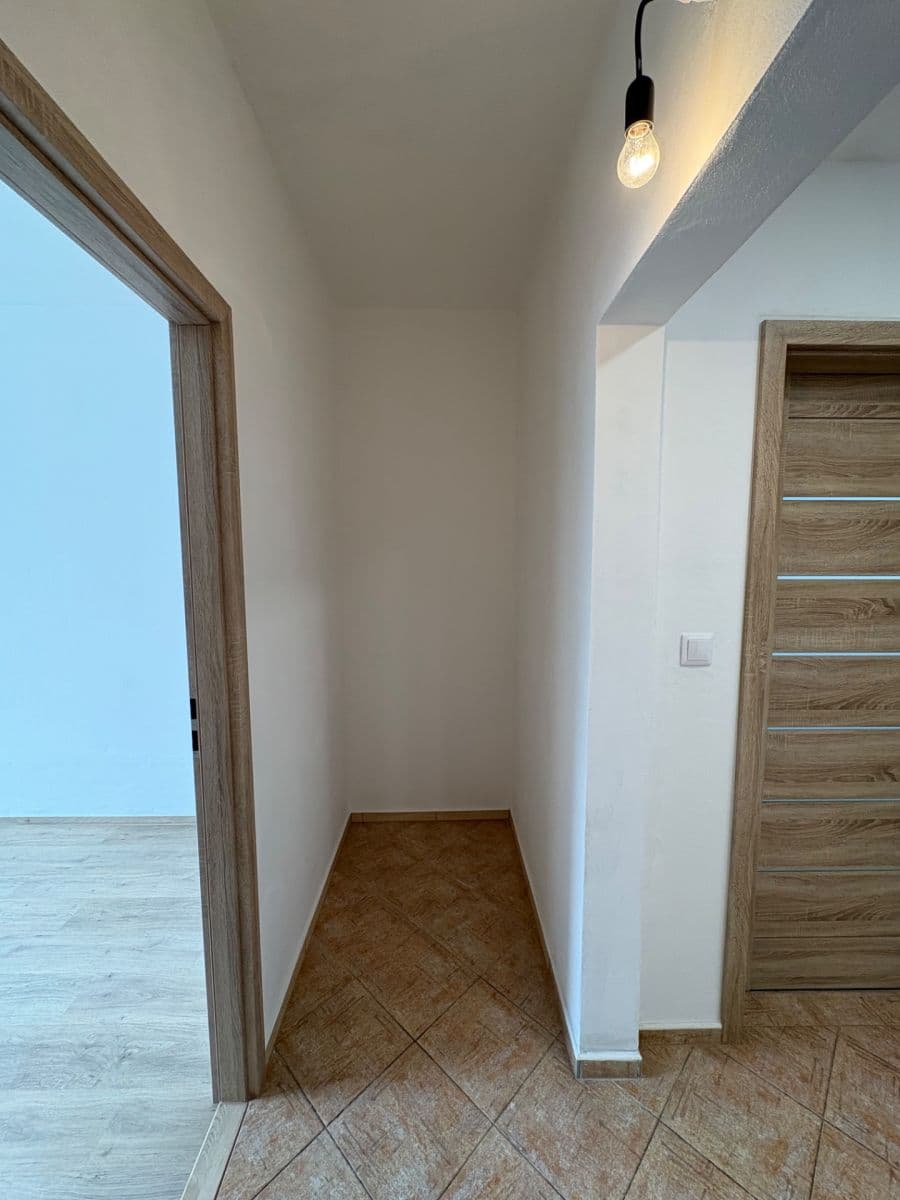 Prenájom bytu 3-izbový 70 m², Trnkova, Olomouc, Olomoucký kraj Prenájom bytu 3-izbový 70 m², Trnkova, Olomouc, Olomoucký kraj